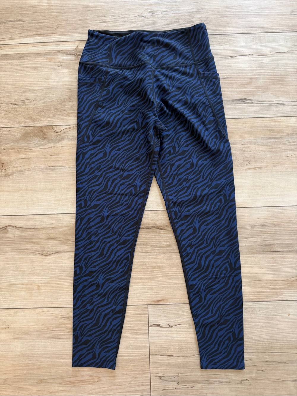 Victoria's Secret Blue Black Zebra Print Leggings w/ pockets Small